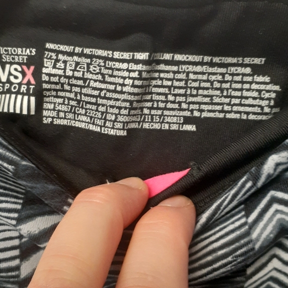Black & grey patterned Victoria's Secret leggings - size small short - Picture 5 of 7